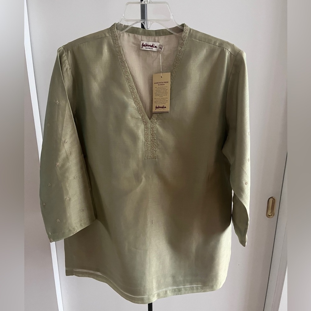 NWT Fabindia Elegant Kurta Silk Blend Pistachio Gold Embroidered Lined XL